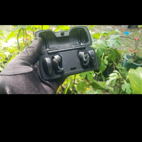 Bose SoundSport Wireless Bose SoundSport Earbud Bluetooth - Black - Picture 7 of 9